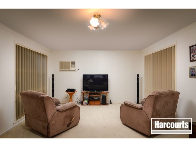 8 Heysen Drive, Skye VIC 3977