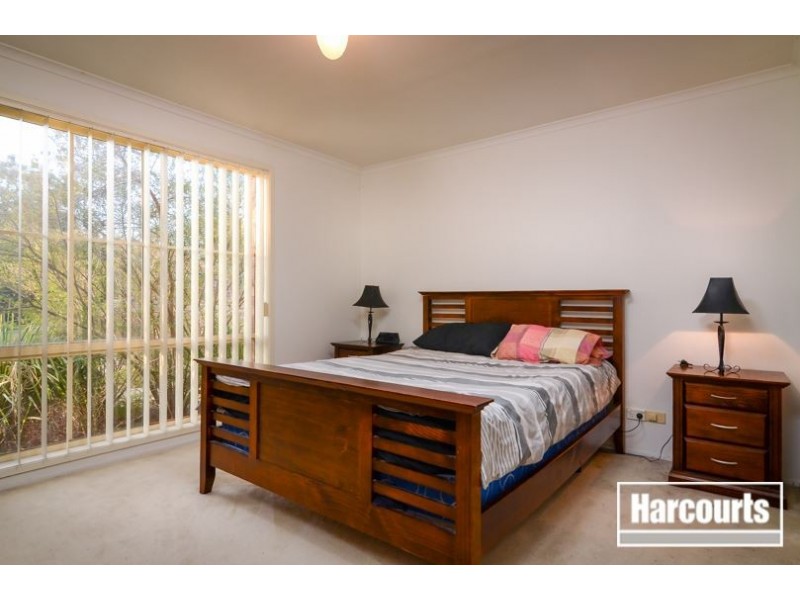 8 Heysen Drive, Skye VIC 3977