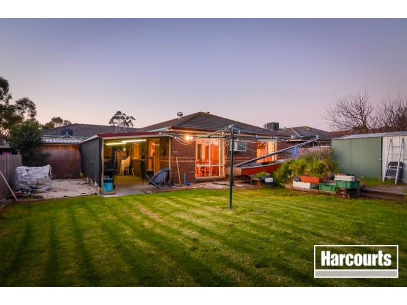 8 Heysen Drive, Skye VIC 3977
