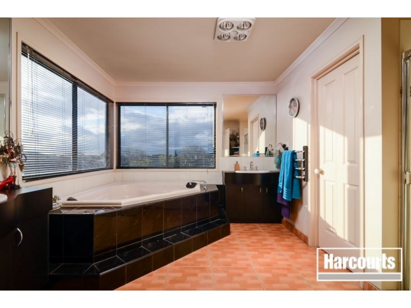 5 Glover Court, Skye VIC 3977