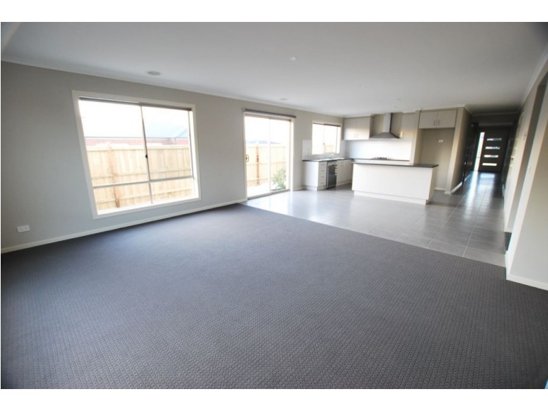 6 Elysian Place, Cranbourne West VIC 3977