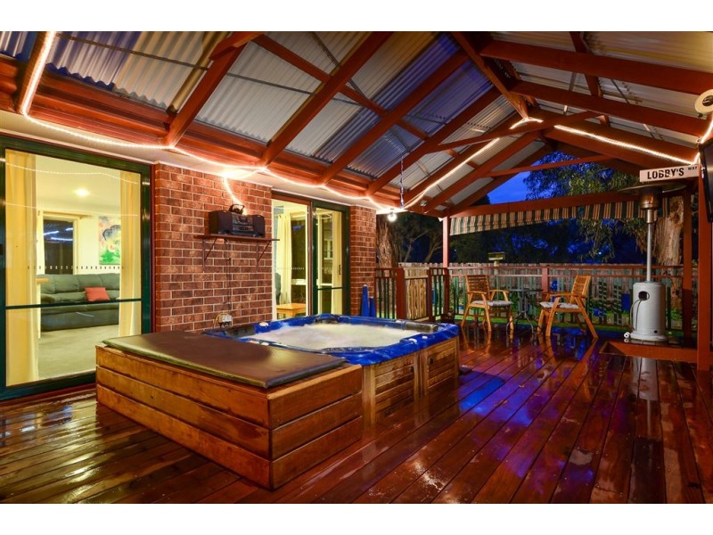 2 The Glen, Carrum Downs VIC 3201