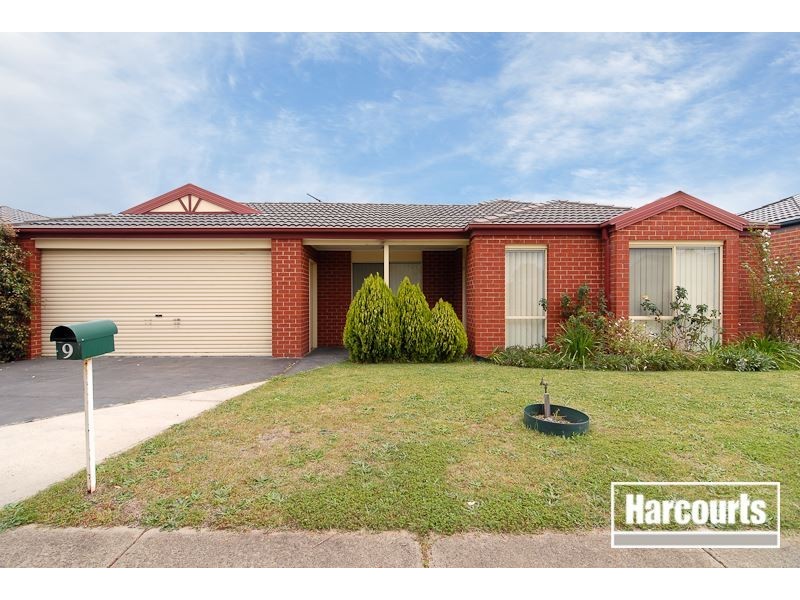 9 Clifton Park Drive, Carrum Downs VIC 3201