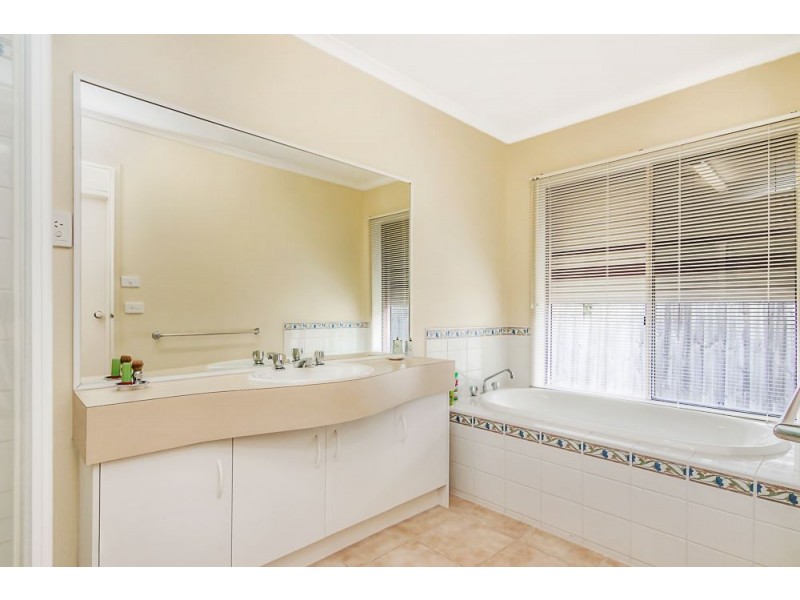 7 Delatite Way, Skye VIC 3977