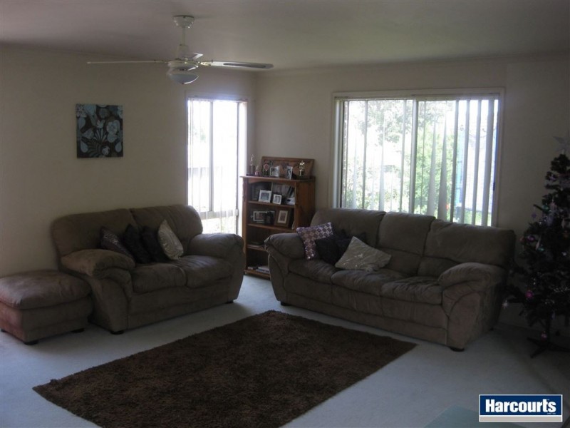 87 Greenwood Drive, Carrum Downs VIC 3201