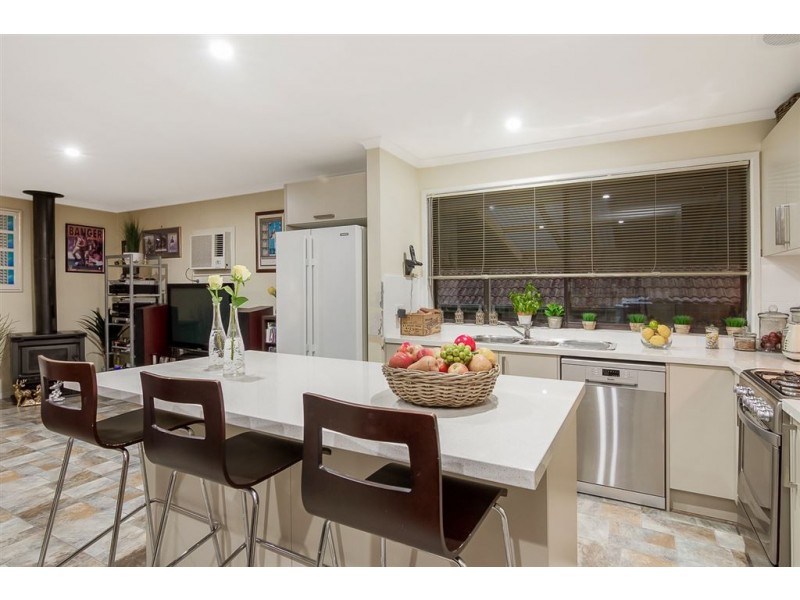 10 Luscombe Avenue, Carrum Downs VIC 3201