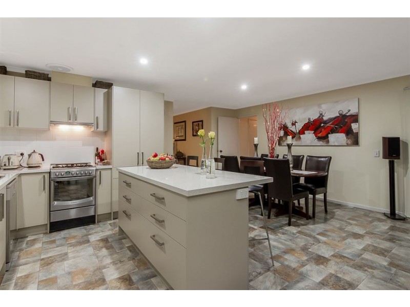 10 Luscombe Avenue, Carrum Downs VIC 3201