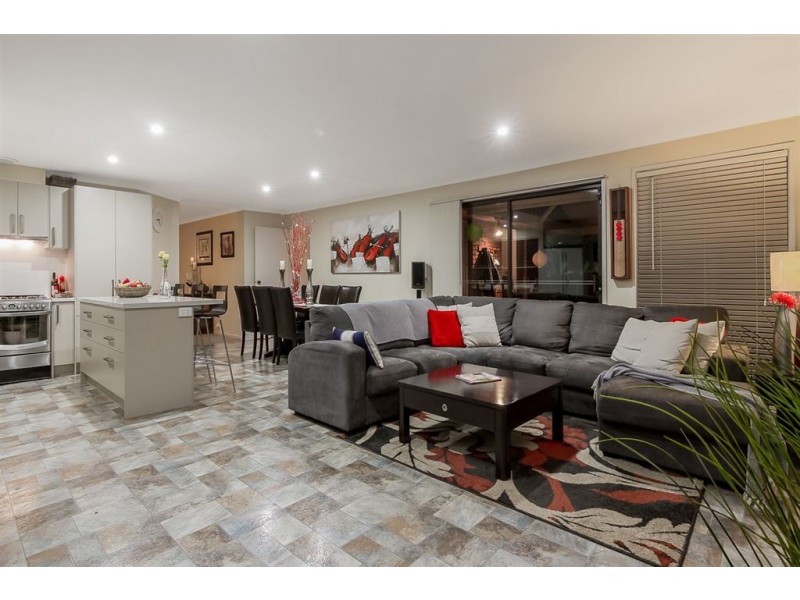 10 Luscombe Avenue, Carrum Downs VIC 3201