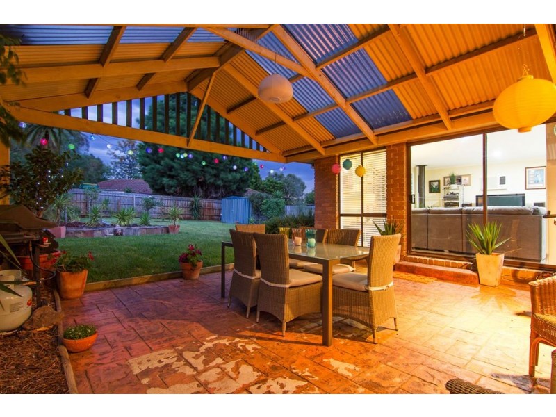 10 Luscombe Avenue, Carrum Downs VIC 3201