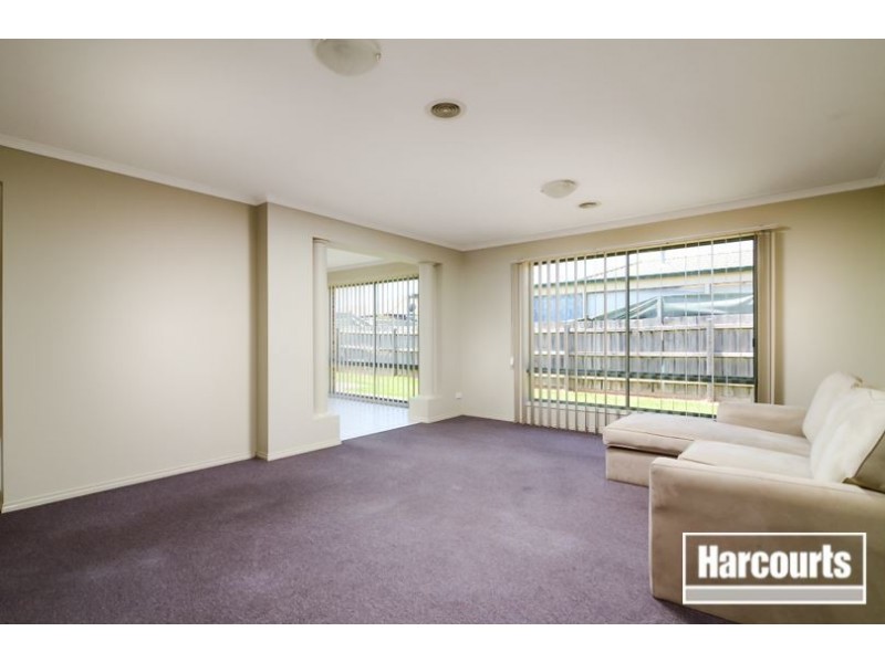 4 Mingay Place, Cranbourne West VIC 3977