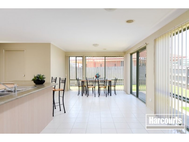4 Mingay Place, Cranbourne West VIC 3977