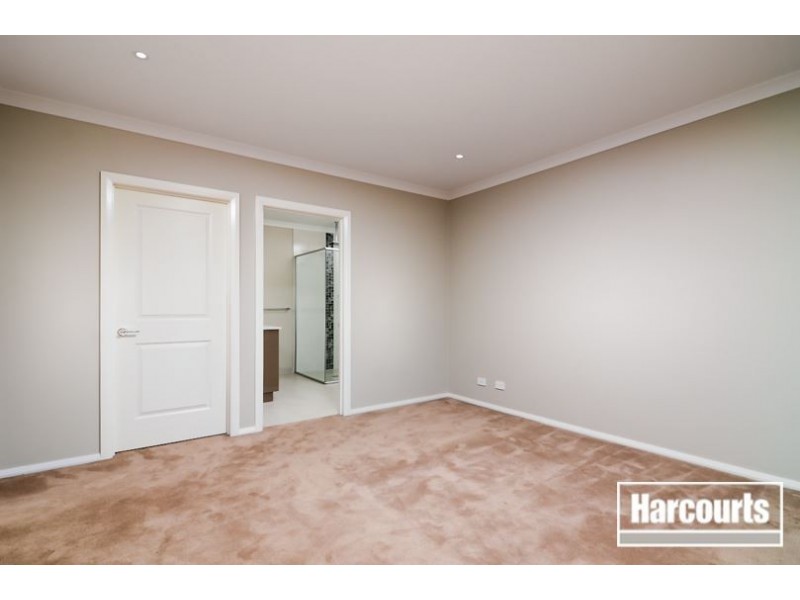 16 Beatham Way, Cranbourne West VIC 3977