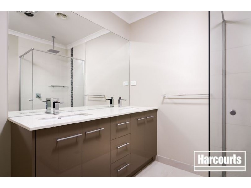 16 Beatham Way, Cranbourne West VIC 3977