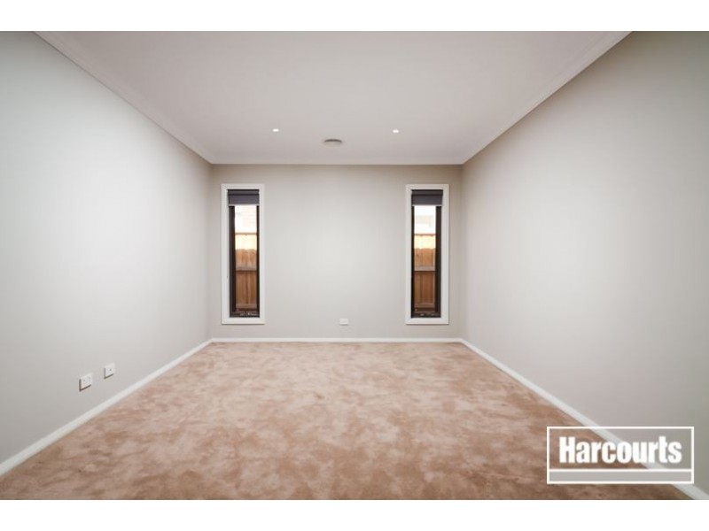 16 Beatham Way, Cranbourne West VIC 3977