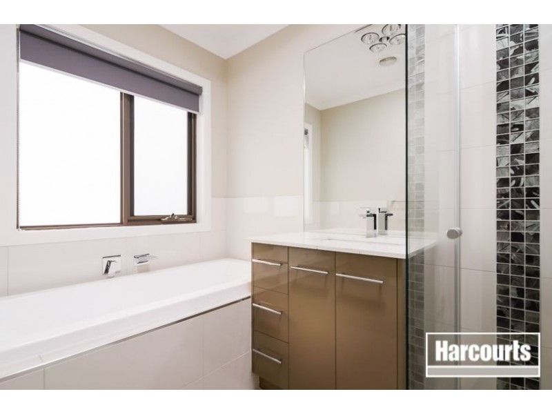 16 Beatham Way, Cranbourne West VIC 3977