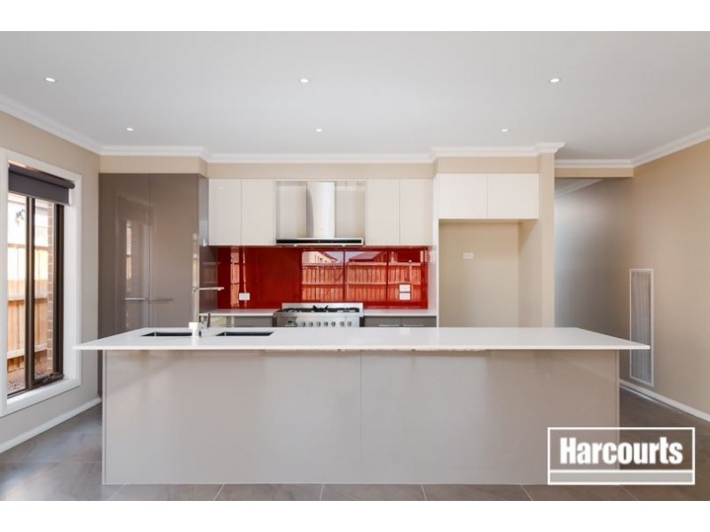 16 Beatham Way, Cranbourne West VIC 3977