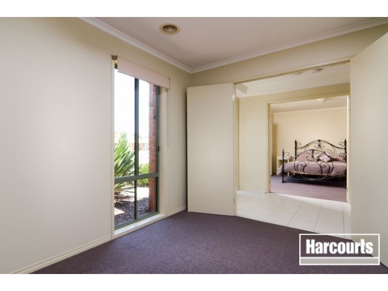 4 Mingay Place, Cranbourne West VIC 3977