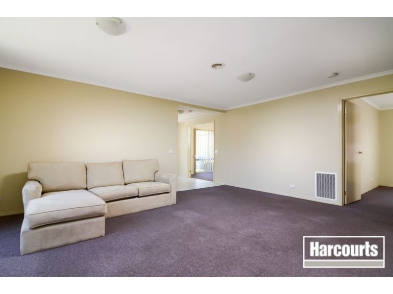 4 Mingay Place, Cranbourne West VIC 3977