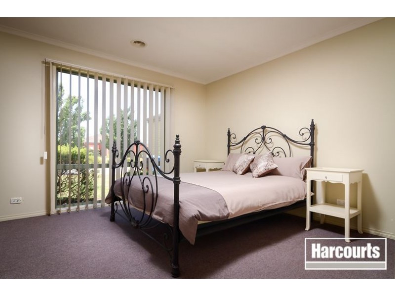 4 Mingay Place, Cranbourne West VIC 3977