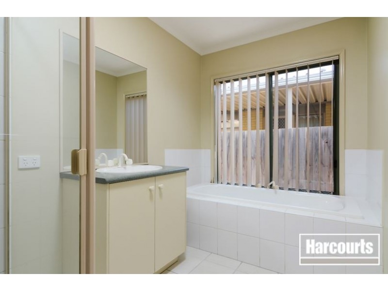 4 Mingay Place, Cranbourne West VIC 3977