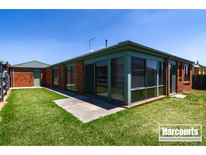 4 Mingay Place, Cranbourne West VIC 3977