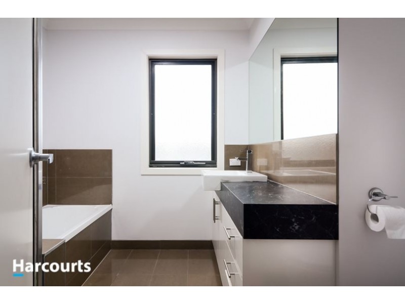 2/27 Jacaranda Drive, Carrum Downs VIC 3201