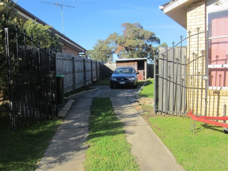 16 Silver Avenue, Frankston North VIC 3200