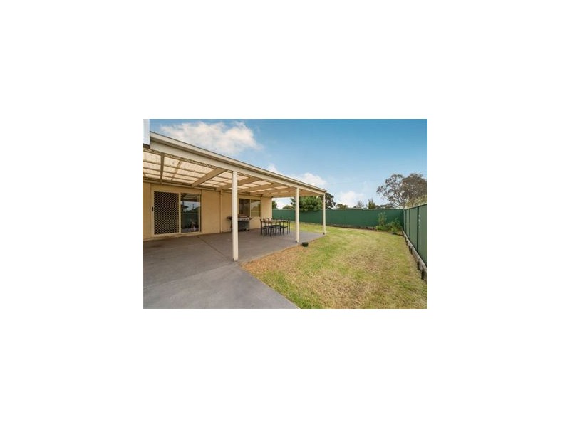 8 Oriana Grove, Skye VIC 3977