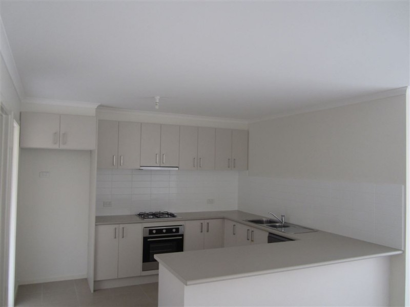 85 Diamond Parade, Skye VIC 3977