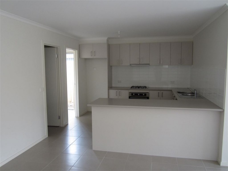 85 Diamond Parade, Skye VIC 3977