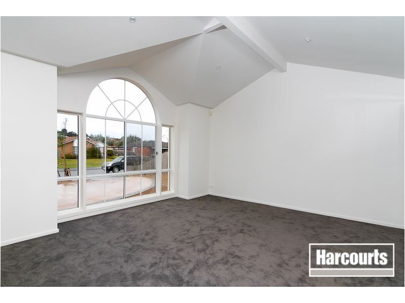 8 Cobblestone Avenue, Narre Warren South VIC 3805