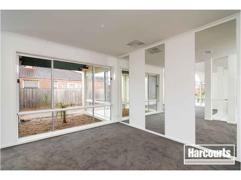 8 Cobblestone Avenue, Narre Warren South VIC 3805