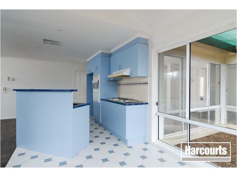 8 Cobblestone Avenue, Narre Warren South VIC 3805