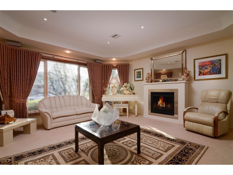 10 Kingsford Smith Court, Sandhurst VIC 3977