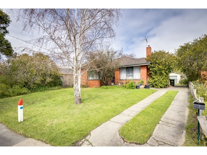 27 Glenelg Avenue, Frankston VIC 3199