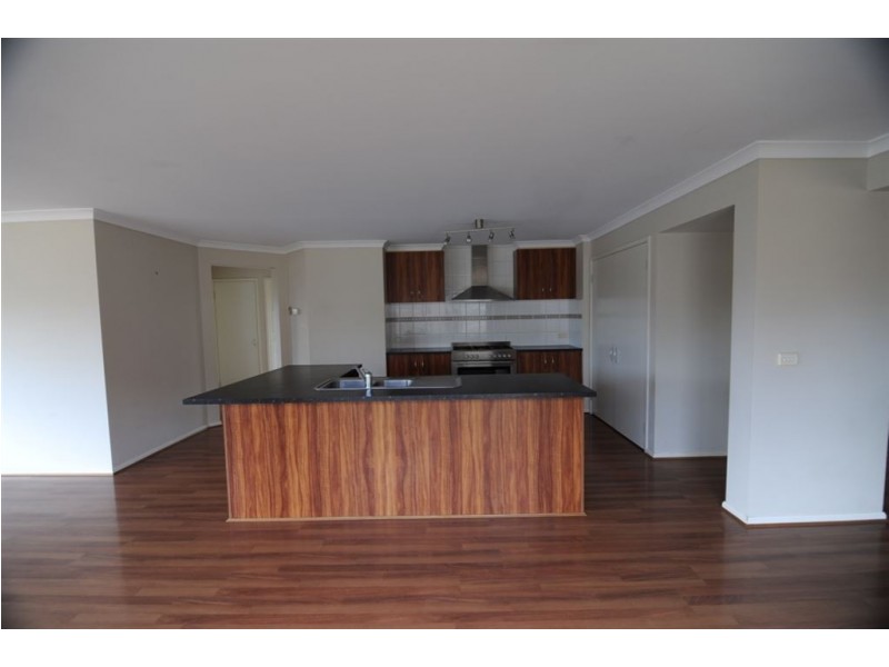 28 Emerald Rise, Skye VIC 3977