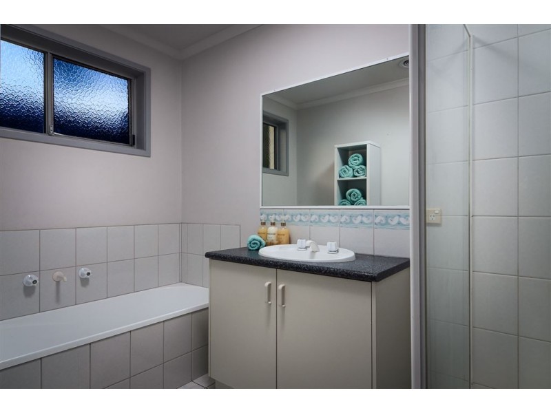 16 Rodney Court, Skye VIC 3977