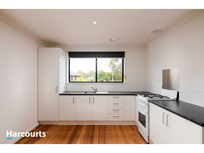 8 Honeysuckle Street, Frankston North VIC 3200