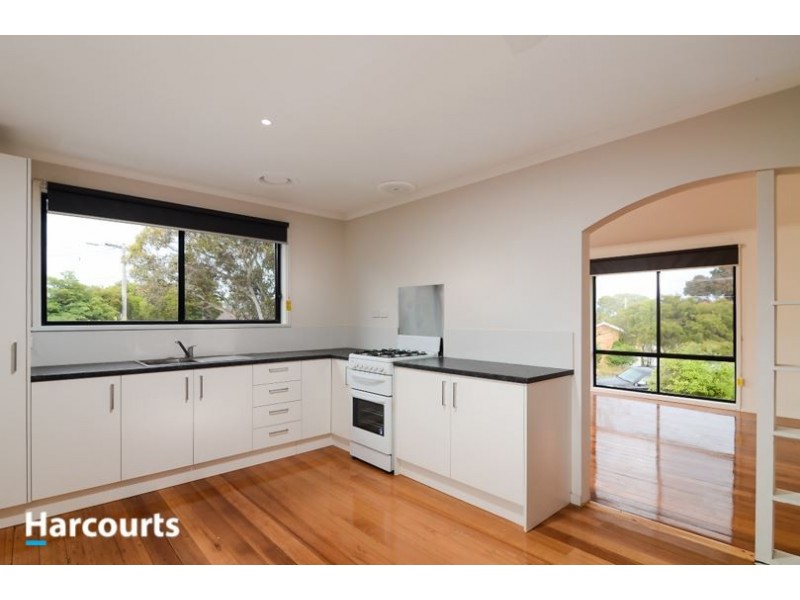 8 Honeysuckle Street, Frankston North VIC 3200