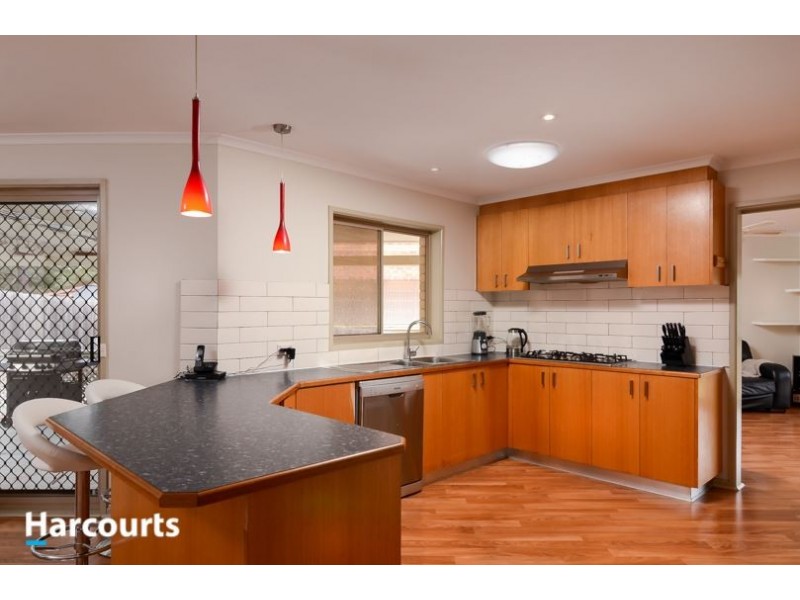 38 Oakwood Drive, Carrum Downs VIC 3201