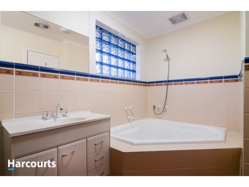 1 Bouvardia Crescent, Frankston North VIC 3200