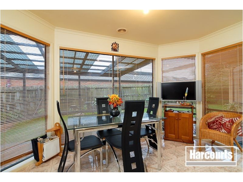 4 Hooper Drive, Skye VIC 3977