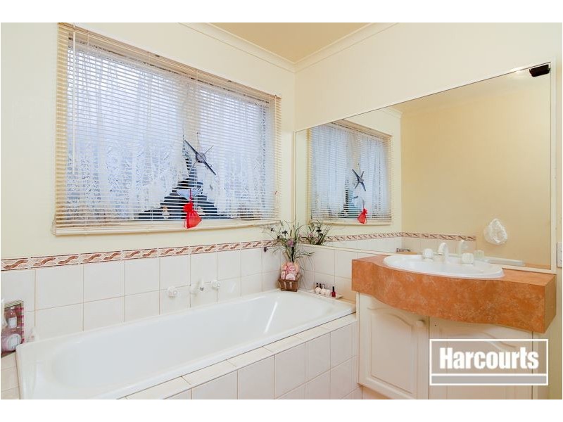 4 Hooper Drive, Skye VIC 3977