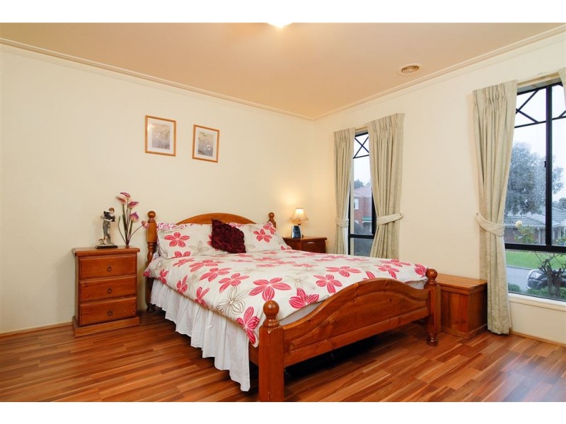 4 Hooper Drive, Skye VIC 3977