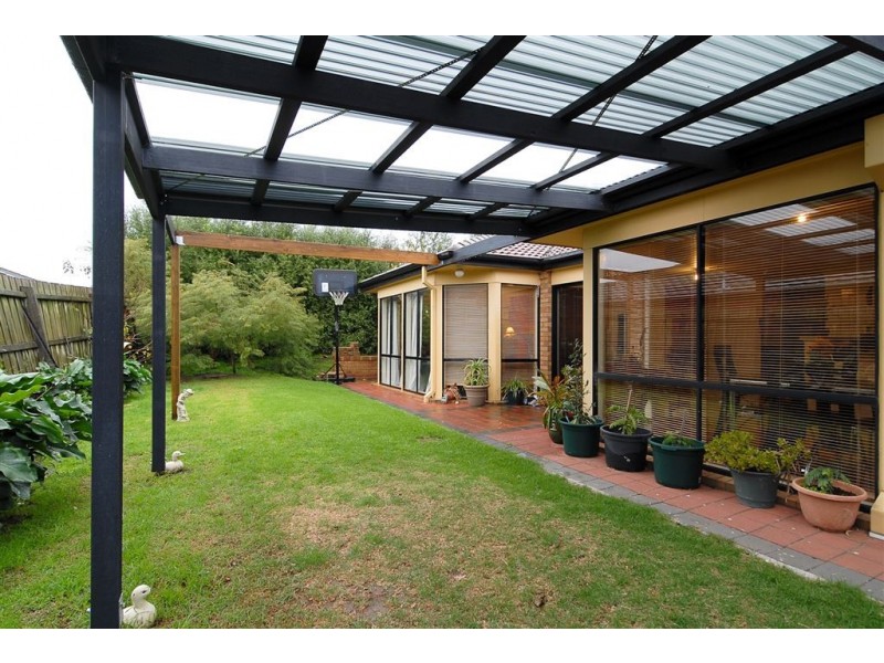 4 Hooper Drive, Skye VIC 3977