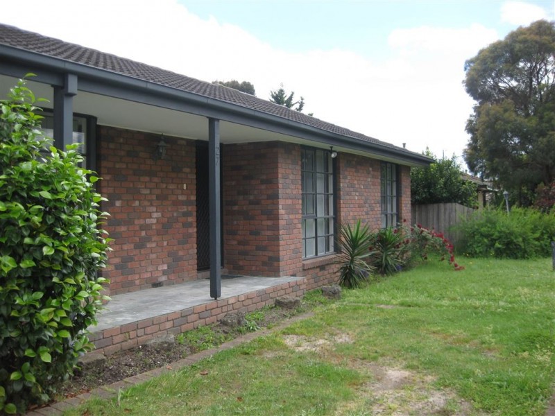 27 Greenwood Drive, Carrum Downs VIC 3201