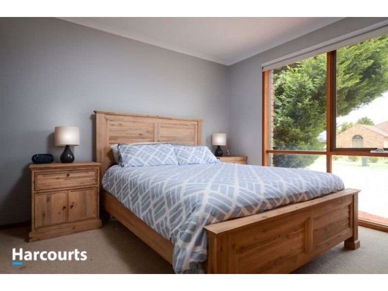 4 Greenslopes Drive, Carrum Downs VIC 3201