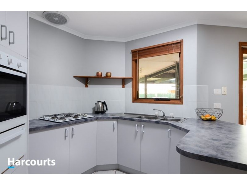 4 Greenslopes Drive, Carrum Downs VIC 3201