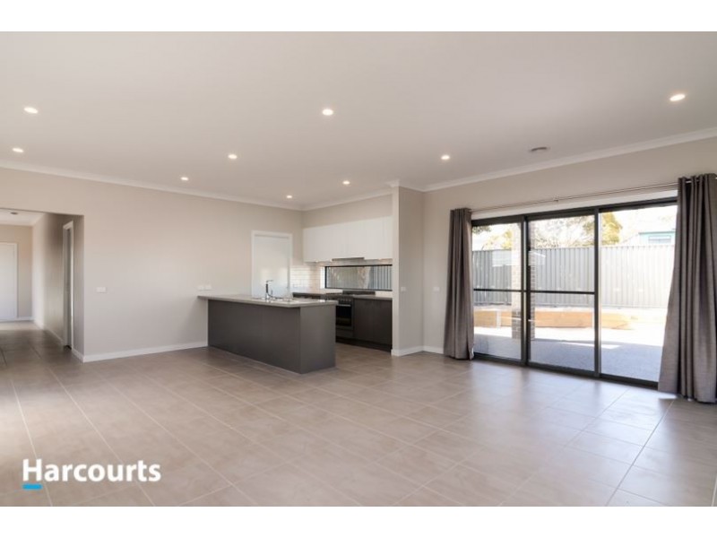 13 Coles Parkway, Carrum Downs VIC 3201