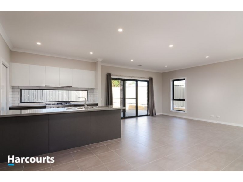 13 Coles Parkway, Carrum Downs VIC 3201